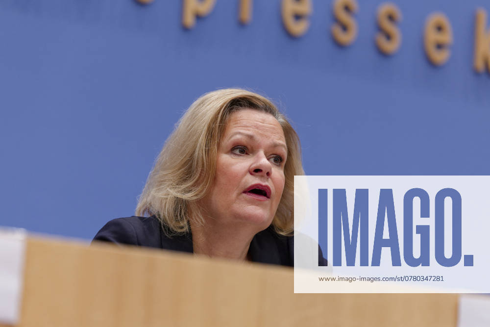 Lagebild Straftaten gegen Frauen 2024-11-16 Deutschland, Berlin Bundespressekonferenz zum ersten Lagebild Geschlechtsspezifisch gegen Frauen gerichtete Straftaten. Im Bild Nancy Faeser (SPD), Bundesministerin des Inneren und für Heimat.