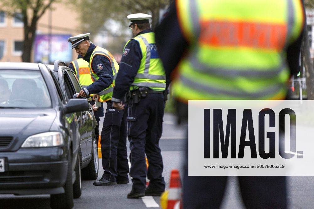 Schwerpunkt-Kontrolle der Polizei Köln auf der Luxemburger Straße. Köln, 05.04.2017 Foto:xC.xFuturexImage