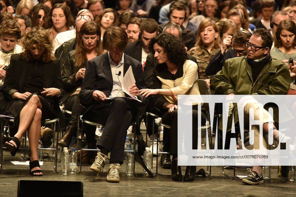 Athen Impressionen, documenta 14 Athen Adam Szymczyk künstlerischer Leiter der documenta 14 im Gespräch rechts Pierre Bal Blanc Kurator documenta 14