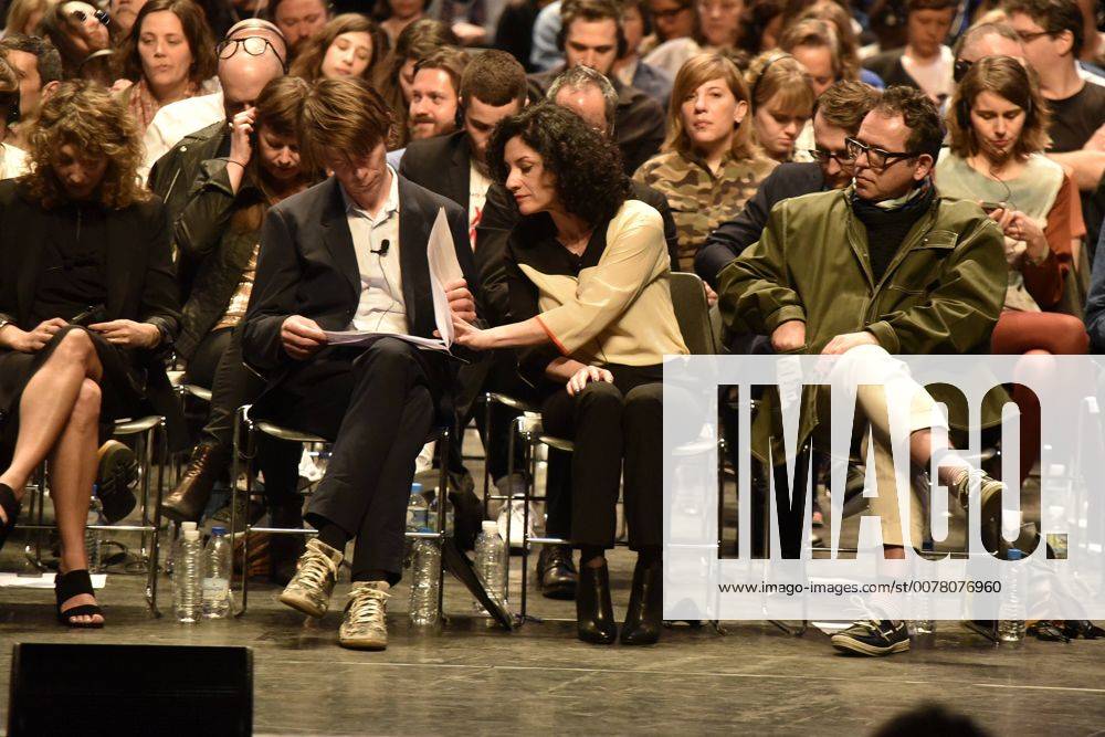 Athen Impressionen, documenta 14 Athen Adam Szymczyk künstlerischer Leiter der documenta 14 im Gespräch rechts Pierre Bal Blanc Kurator documenta 14