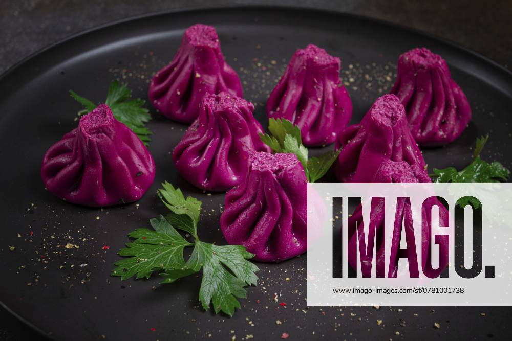 IMAGO Creative, Food, Dumplings Rote Bete Khinkali, Mini Khinkali, lila, georgische Küche, keine Menschen Beetroot khinkali, mini khinkali, purple, Georgian cuisine, no people