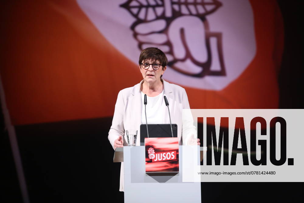 Halle (Saale), Sachsen-Anhalt, Deutschland, 23.11.2024: Juso-Bundeskongress 2024: SPD-Chefin Saskia Esken