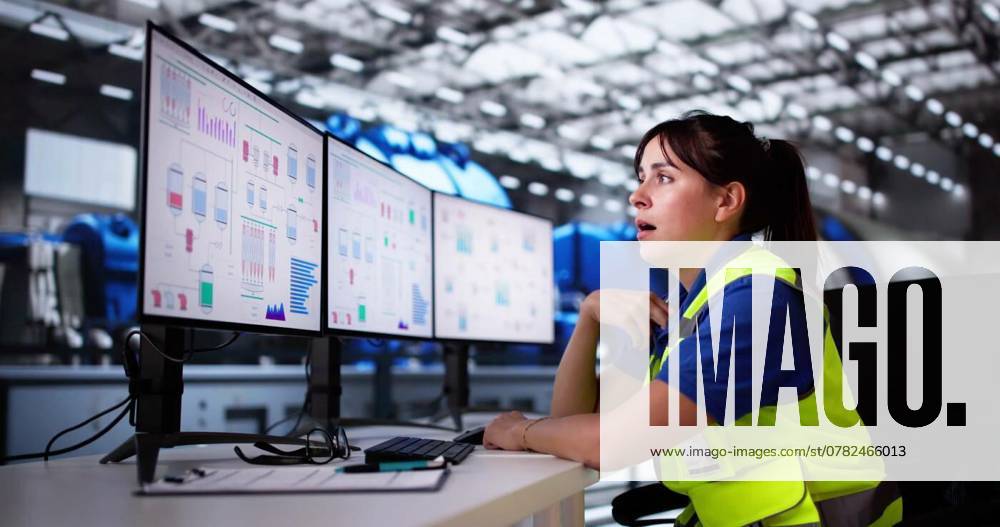 IMAGO Creative, Jahreszeit Sommer, Hitze Hot Weather. Woman Sweating, Hot Weather. Woman Sweating At Work. Bad Working Conditions, Hot Weather. Woman Sweating At Work. Bad Working Conditions model released, Symbolfoto property released , 29.09.2024,