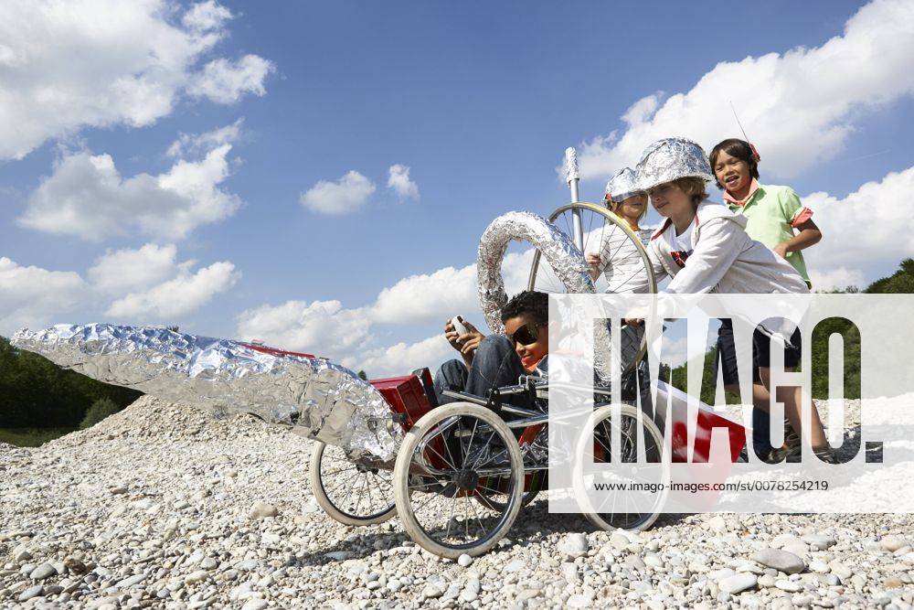 Four boys with self-made rocket playing moon landing model released Symbolfoto FSF00798