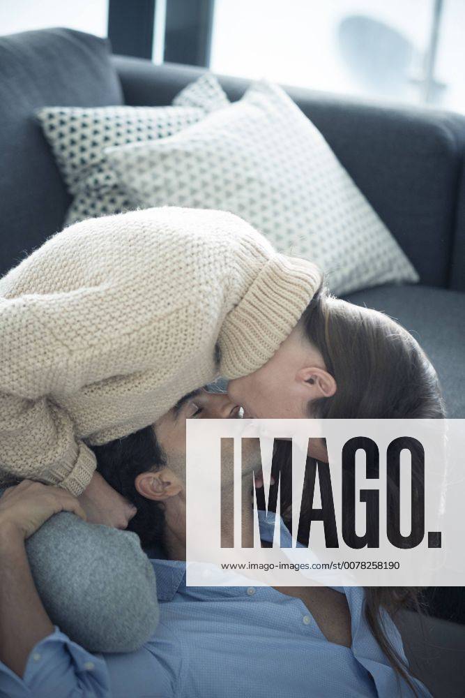 Young couple in love at home model released Symbolfoto property released SIPF01567