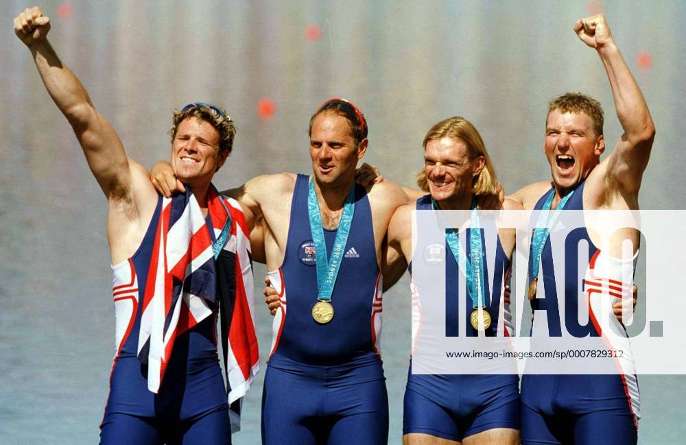 (L-R) James Cracknell, Steve Redgrave, Tim Foster and Matthew Pinsent --- GBR Team celebrate at the end of the National Anthem. Mens Coxless Fours, Rowing, Sydney Olympics, 23 06 2000. CVredit: Colorsport Matthew Impey o0 Vierer Olympiasieg Sieg Goldmedaille Siegerehrung Teamfoto