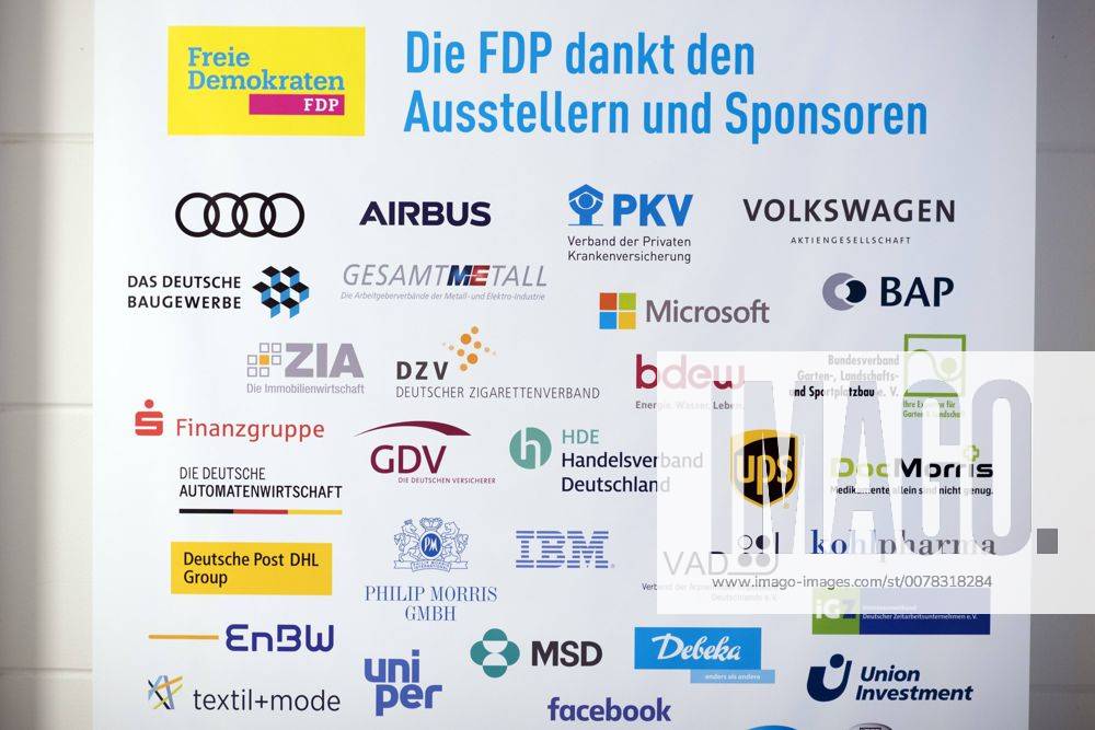 FDP Parteitag DEU, Deutschland, Germany, Berlin, 29.04.2017 Schild Die FDP dankt den Ausstellern und Sponsoren auf dem Bundesparteitag der FDP unter dem Slogan Schauen Wir nicht laenger zu in Berlin. Sign FDP says thank you to sponser at the party convent of the German Free Democratic Party, Freie Demokratische Partei FDP in Berlin.