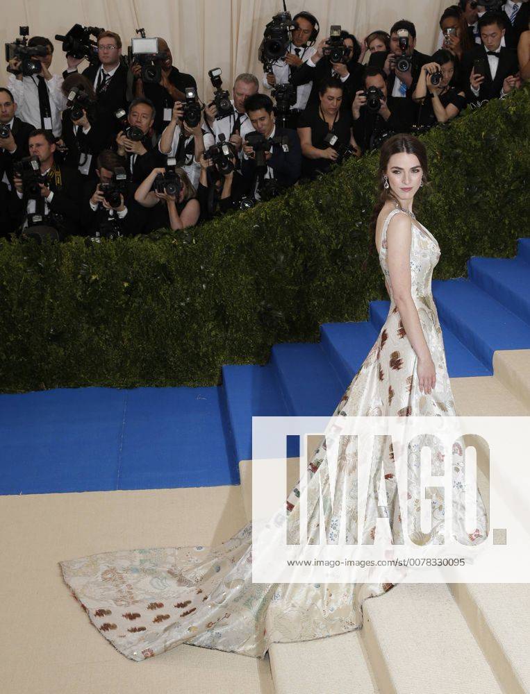 Bee Shaffe arrives on the red carpet at the Costume Institute Benefit at The Metropolitan Museum of Art celebrating the opening of Rei Kawakubo Comme des Garcons: Art of the In-Between in New York City on May 1, 2017. NYP20170501107 JOHNxANGELILLO