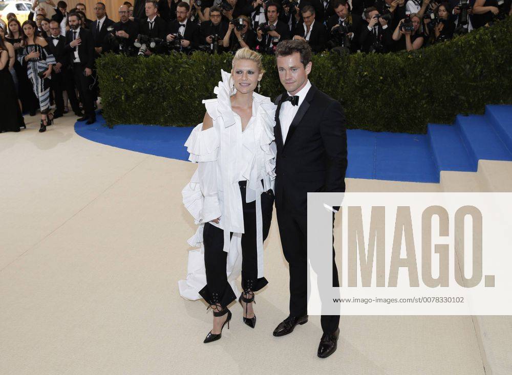 Claire Danes and Hugh Dancy arrive on the red carpet at the Costume Institute Benefit at The Metropolitan Museum of Art celebrating the opening of Rei Kawakubo Comme des Garcons: Art of the In-Between in New York City on May 1, 2017. NYP20170501115 JOHNxANGELILLO