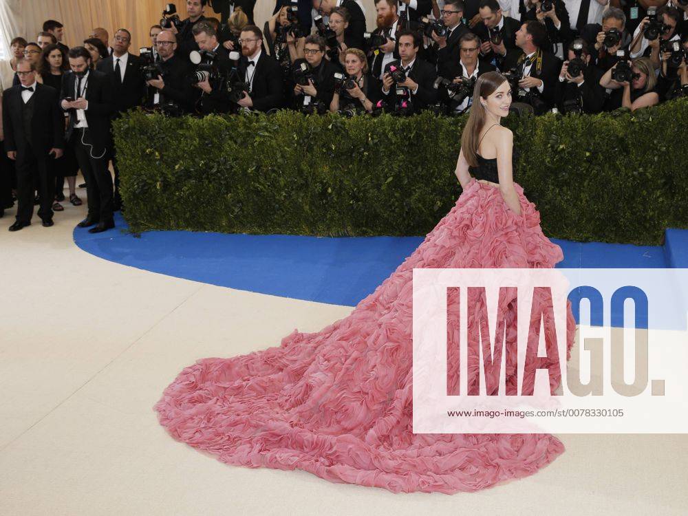 Laura Osnes arrives on the red carpet at the Costume Institute Benefit at The Metropolitan Museum of Art celebrating the opening of Rei Kawakubo Comme des Garcons: Art of the In-Between in New York City on May 1, 2017. NYP20170501118 JOHNxANGELILLO