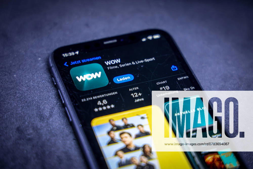 Apple App Store auf einem iPhone. Streaming - Dienste - WOW Filme, Serien & Live Sport 05.12.2024