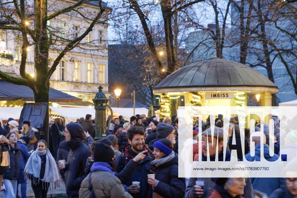 Rixdorf Weihnachtsmarkt, Neuköllner Richardplatz, 200 Verkaufsstände mit Glühwein, Holzspielzeug, Kerzen, Honig, selbstgebastelte Geschenke, Alt-Rixdorfer Weihnachtsmarkt 2024, Neuköllner Richardplatz, 200 Verkaufsstände mit Glühwein, Holzspielzeug, Kerzen, Honig, selbstgebastelte Geschenke. Findet am 2ten Adventswochende statt.