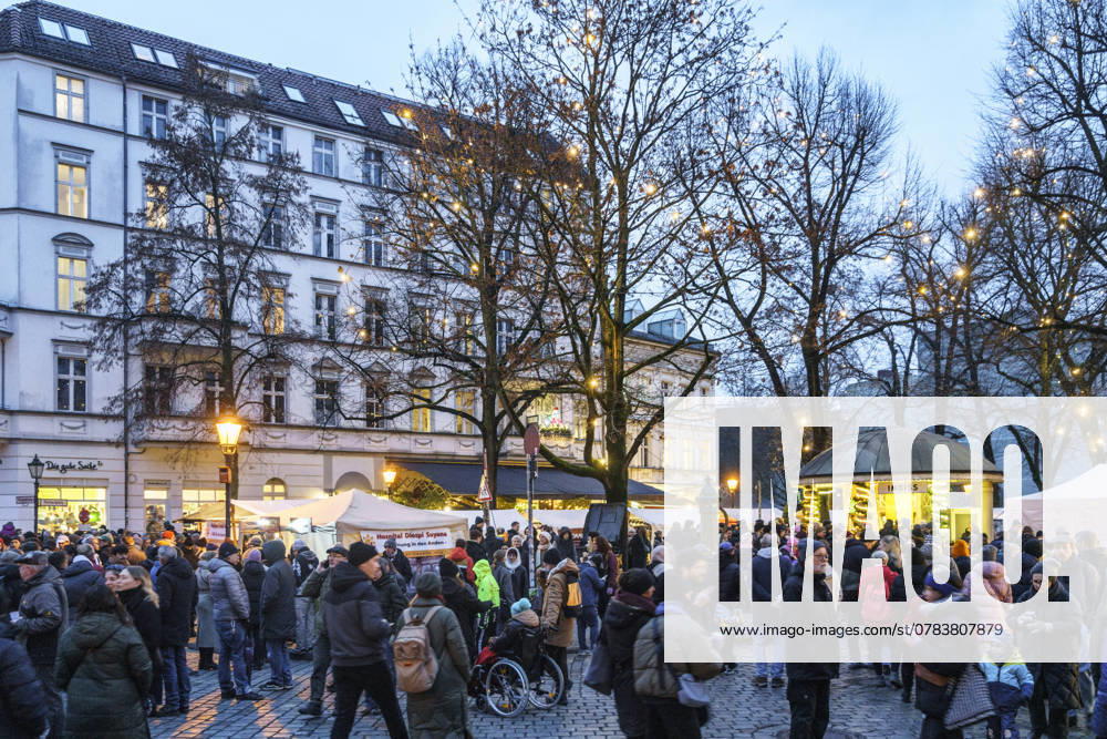 Rixdorf Weihnachtsmarkt, Neuköllner Richardplatz, 200 Verkaufsstände mit Glühwein, Holzspielzeug, Kerzen, Honig, selbstgebastelte Geschenke, Alt-Rixdorfer Weihnachtsmarkt 2024, Neuköllner Richardplatz, 200 Verkaufsstände mit Glühwein, Holzspielzeug, Kerzen, Honig, selbstgebastelte Geschenke. Findet am 2ten Adventswochende statt.