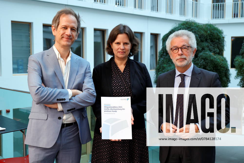 Prof. Dr. Marc Helbling, Mitglied des Sachverständigenrat für Integration und Migration (SVR), Staatssekretärin Juliane Seifert, BMI, Prof. Dr. Hans Vorländer, Vorsitzender des Sachverständigenrat für Integration und Migration (SVR) , Deutschland, Berlin, Bundespressekonferenz, Thema: Ergebnisse des SVR-Integrationsbarometers 2024