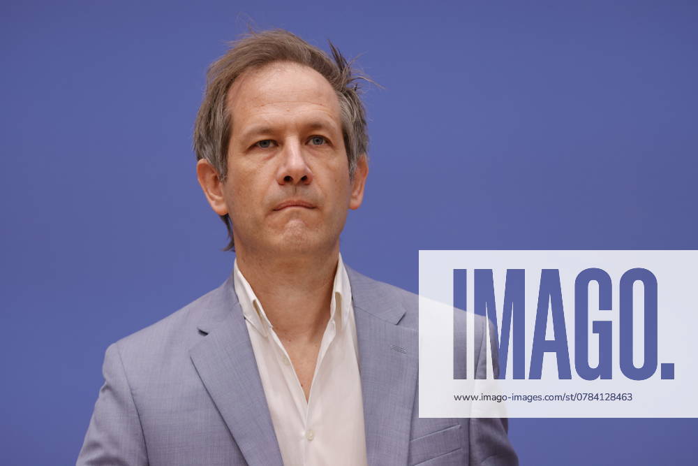 Prof. Dr. Marc Helbling, Mitglied des Sachverständigenrat für Integration und Migration (SVR), Deutschland, Berlin, Bundespressekonferenz, Thema: Ergebnisse des SVR-Integrationsbarometers 2024
