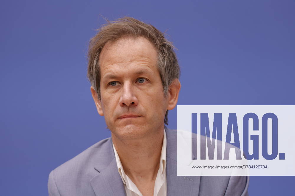 Prof. Dr. Marc Helbling, Mitglied des Sachverständigenrat für Integration und Migration (SVR), Deutschland, Berlin, Bundespressekonferenz, Thema: Ergebnisse des SVR-Integrationsbarometers 2024