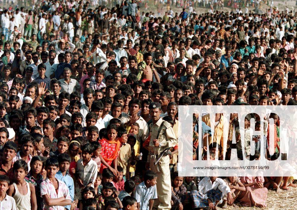 Menschenmasse in Sagordighi, Bangladesch. Crowd . Sagordighi, Bangladesh . 18.02.1996 , , , Sagordighi Bangladesch