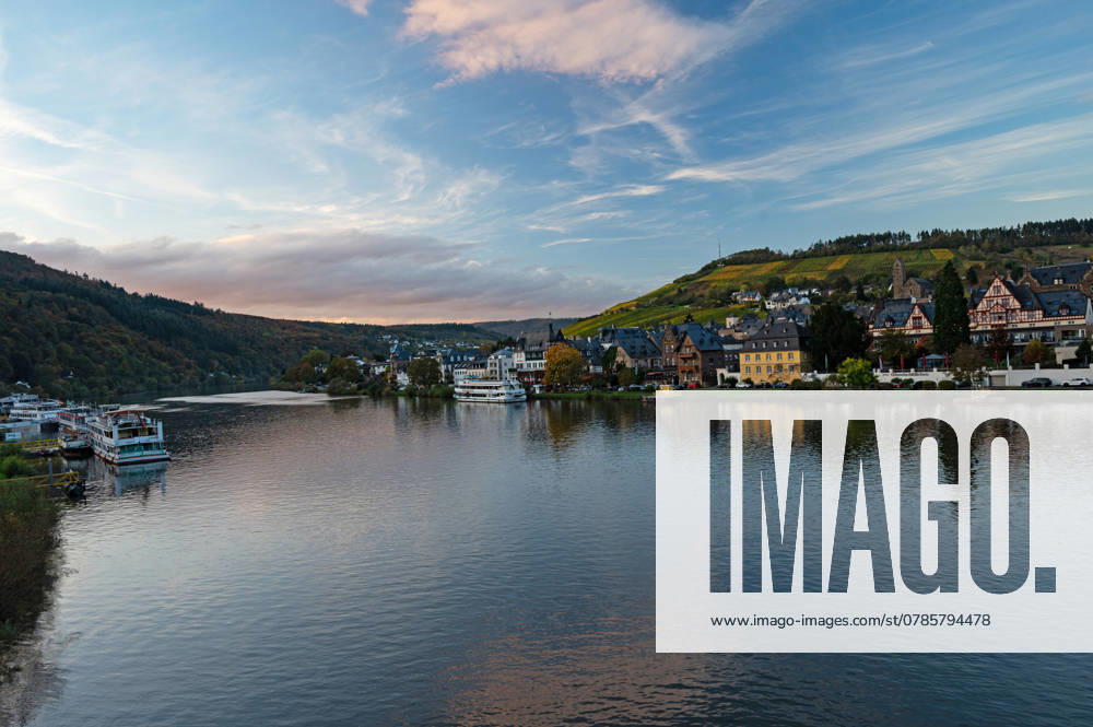 Der Fluss Mosel und die schöne Stadt Traben-Trarbach Der Fluss Mosel und die schöne Stadt Traben-Trarbach