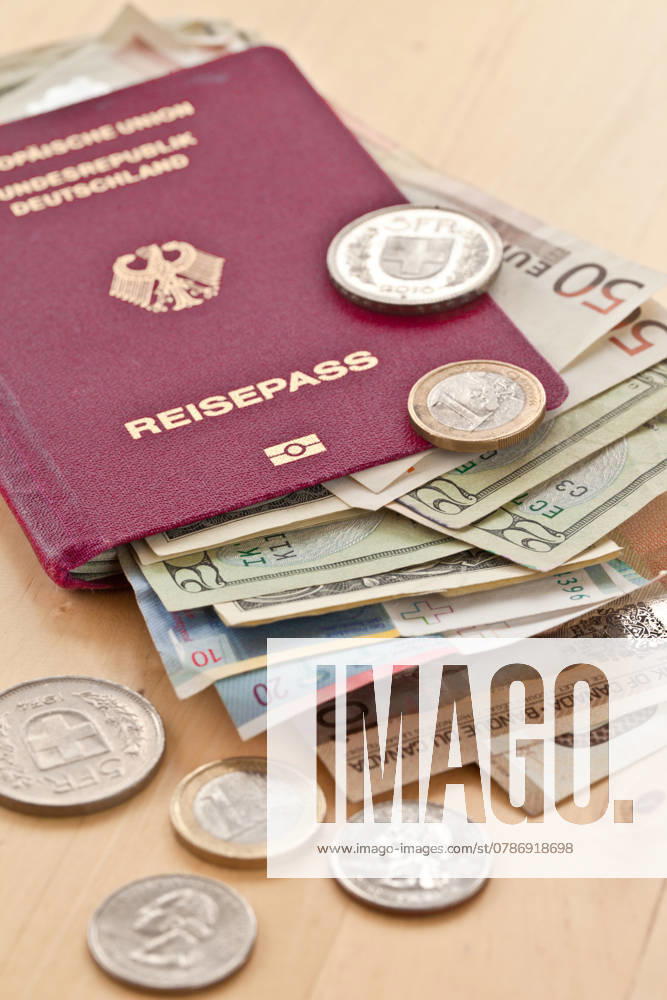 Deutscher Reisepass mit verschiedenen Waehrungen