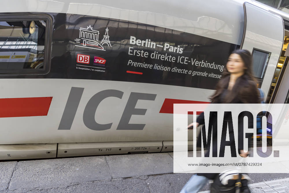 Hauptbahnhof Stuttgart. Bahnsteig mit InterCityExpress ICE. In Kooperation mit der französischen Eisenbahngesellschaft SNCE beitet die Deutsche Bahn Direktverbindungen zwischen Berlin und Paris an. 19.12.2024: Stuttgart, Baden-Württemberg, Deutschland, Europa