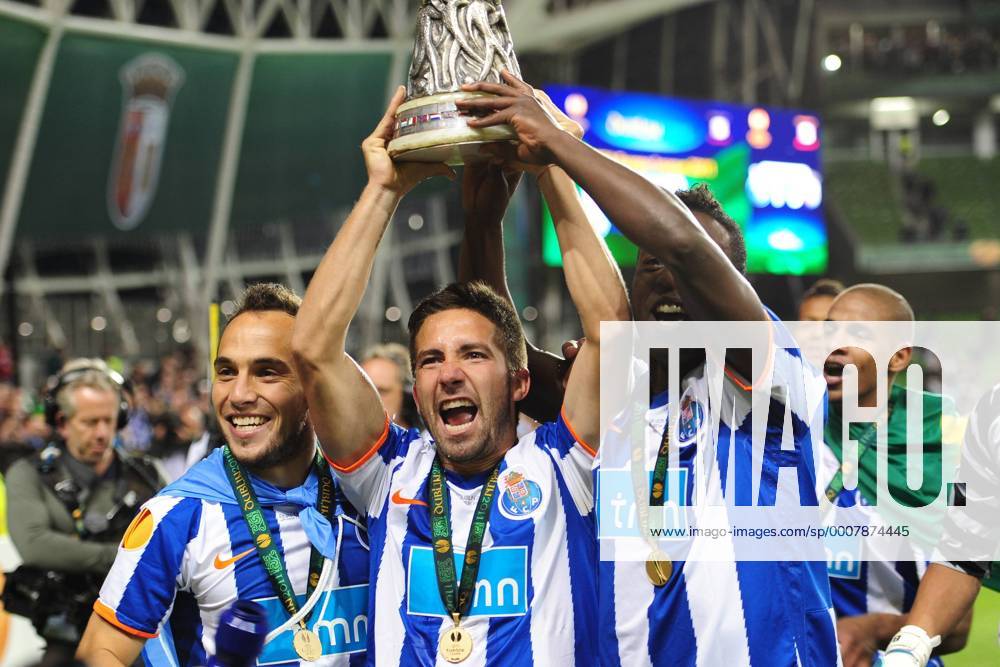 Dublin, UEFA Europa League Cup Final - Moutinho (FC Porto, C) celebrate - xAnthonyxStanleyx ActionPlus11171044 Content restricted for UK based newspaper