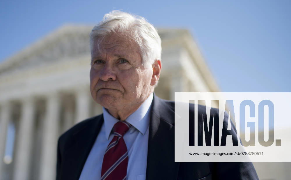 Ben Cooter Jones UNITED STATES - MARCH 23: Former Rep. Ben Cooter Jones, D-Ga., speaks with reporters outside of the U.S. Supreme Court following arguments in the Walker v. Sons of Confederate Veterans case in Washington on Monday, March 23, 2015. Jones, a member of the Sons of Confederate Veterans, came to the court to support the Texas division of the group suing to allow the Confederate battle flag on license plates. Jones starred as Cooter in the Dukes of Hazzard television show, and ran against Newt Gingrich in 1994. (Photo By Bill Clark CQ Roll Call) Washington DC United States