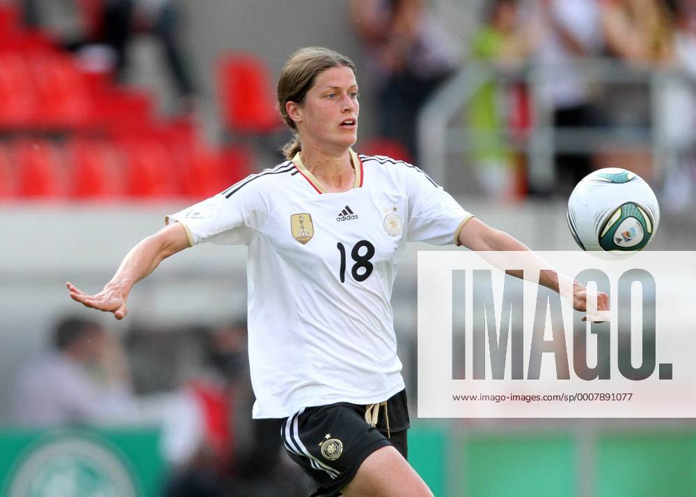 Fussball, Testspiel, Freundschaftsspiel, Damen, Frauen, Länderspiel, deutsche Nationalmannschaft , aktion, Deutschland - Korea DVR 2-0, v.l. Kerstin Garefrekes, DFB - Frauen, Aktion,