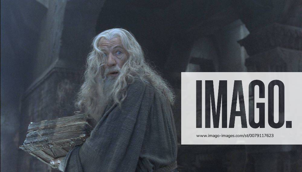 Newline Pictures Presents Lord of the Rings: The Fellowship of the Ring Ian McKellen © 2001 New Line 30277_002