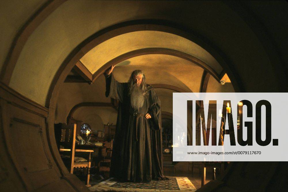 Newline Pictures Presents Lord of the Rings: The Fellowship of the Ring Ian McKellen © 2001 New Line 30277_023