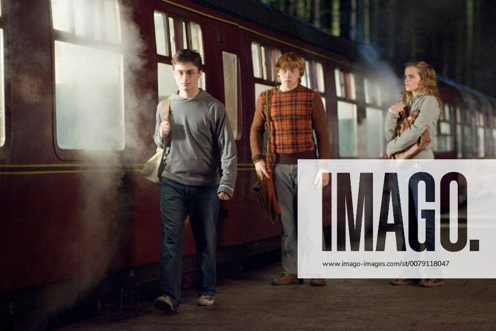 Warner Brothers Pictures Presents Harry Potter and the Order of the Phoenix Daniel Radcliffe, Rupert Grint, Emma Watson © 2007 Warner Bros. Entertainment Inc. - Harry Potter Publishing Rights © J. K. R. 30292_010