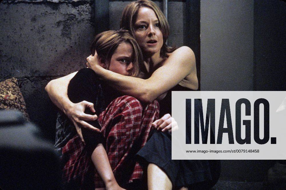 Film Still from Panic Room Kristen Stewart, Jodie Foster © 2002 Columbia Pictures Photo Credit: Merrick Morton 30754022