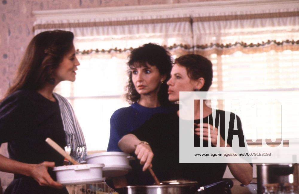 Film still or Publicity still from Parenthood Harley Jane Kozak, Mary Steenburgen and Dianne West © 1989 Universal Photo Credit: Phillip Caruso Los Angeles CA