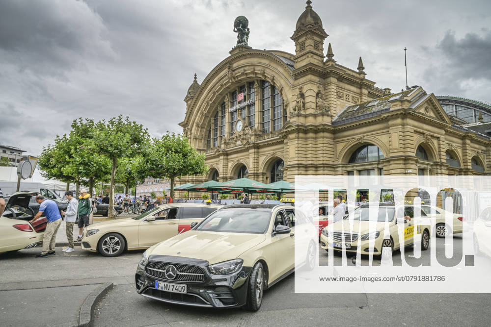 Taxis, Am Hauptbahnhof, Frankfurt am Main, Hessen, Deutschland
