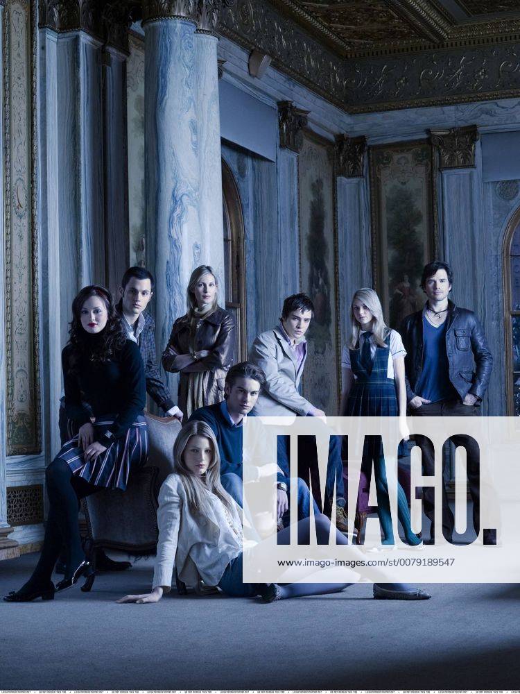 Pictured: (Back Row) Penn Badgley as Dan, Ed Westwick as Chuck, Taylor Momsen as Jenny. (Middle Row) Leighton Meester as Blair, Chace Crawford as Nate. (Front Row) Blake Lively as Serena in GOSSIP GIRL on The CW. Photo Credit: The CW Timothy White Los Angeles CA