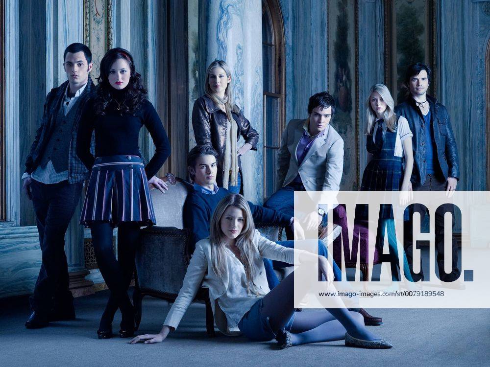 Pictured: (Back Row) Penn Badgley as Dan, Ed Westwick as Chuck, Taylor Momsen as Jenny. (Middle Row) Leighton Meester as Blair, Chace Crawford as Nate. (Front Row) Blake Lively as Serena in GOSSIP GIRL on The CW. Photo Credit: The CW Timothy White Los Angeles CA