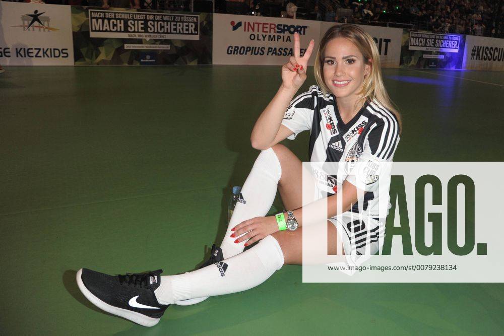 Sarah Knappik Jubilaeums Charity KISS CUP in der Berliner Max-Schmeling-Hale in Berlin am 23.06.2017