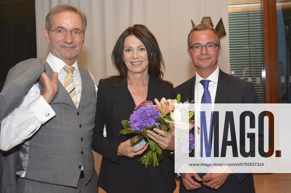 Ex-ministerpräsident Matthias Platzeck mit Iris Berben und Wirtschaftsminister Gerber auf der Veranstaltung für Filmförderung in Deutschland Former Prime Minister Matthias Platzeck with Iris Berben and Economics Minister Gerber at the event for film funding in Germany