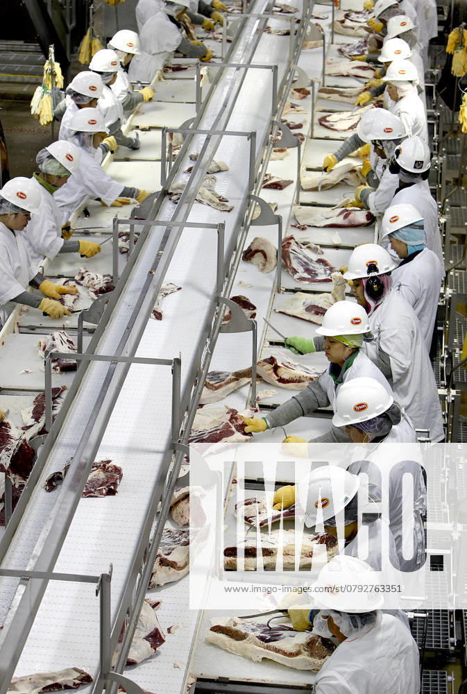 Tyson Foods helped create the meat crisis it now warns against Workers trim beef at the Tyson Fresh Meats plant in Dakota City, Neb. in 2012. (Keith Myers Kansas City Star TNS) DAKOTA CITY NE USA