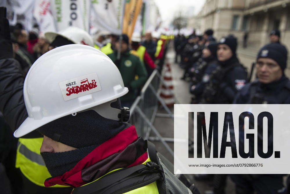 The protesting miners are wearing helmets with the legendary Solidarity trade union logo during the demonstration in Warsaw..during the demonstration. Thousands of miners took part in a protest in Warsaw that was organized in connection with the decisions made, and announced to shut down coal-fired power units in Poland starting in 2025. As the organizer - the Independent Self-Governing Trade Union Solidarity (NSZZ Solidarnosc ) - warns, this will result in the loss of jobs in the Polish energy sector and in Polish mining, as well as the loss of Poland s energy security. The protesters are criticizing the agreements - among them the Green Deal - that the government in Warsaw - ZUMAs197 20250109_aaa_s197_280