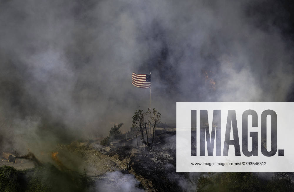 January 11, 2024: An American flag waves above a section of Mandeville Canyon destroyed by the Palisades Fire. Los Angeles USA - ZUMAh234 20250111_zsp_h234_024