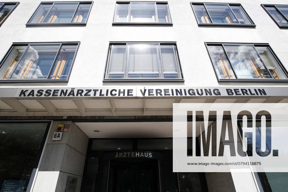 PK der Kassenaertzlichen Vereinigung Berlin mit Gesundheitssenatorin Dilek Kolat im haus der KV in berlin, Thema: 116117 – die bundesweite Telefonnummer des Aerztlichen Bereitschaftsdienst Berlin Deutschland, Germany