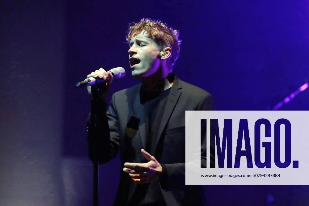 Tim Bendzko, Saenger, im Konzert live im Tempodrom, Berlin, Musik, Pop, Berlin Deutschland, Germany