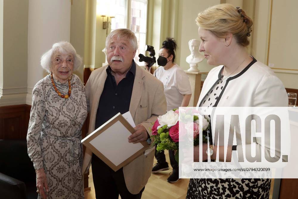 RegBm Franziska Giffey; Mittagessen zu Ehren von Wolf Biermann, Ehrenbürger von Berlin, nachträglich zu seinem 85. Geburtstag im Festsaal des Rotes Rathaus in Berlin, und als Gast Margot Friedlaender, Berlin Deutschland, Germany