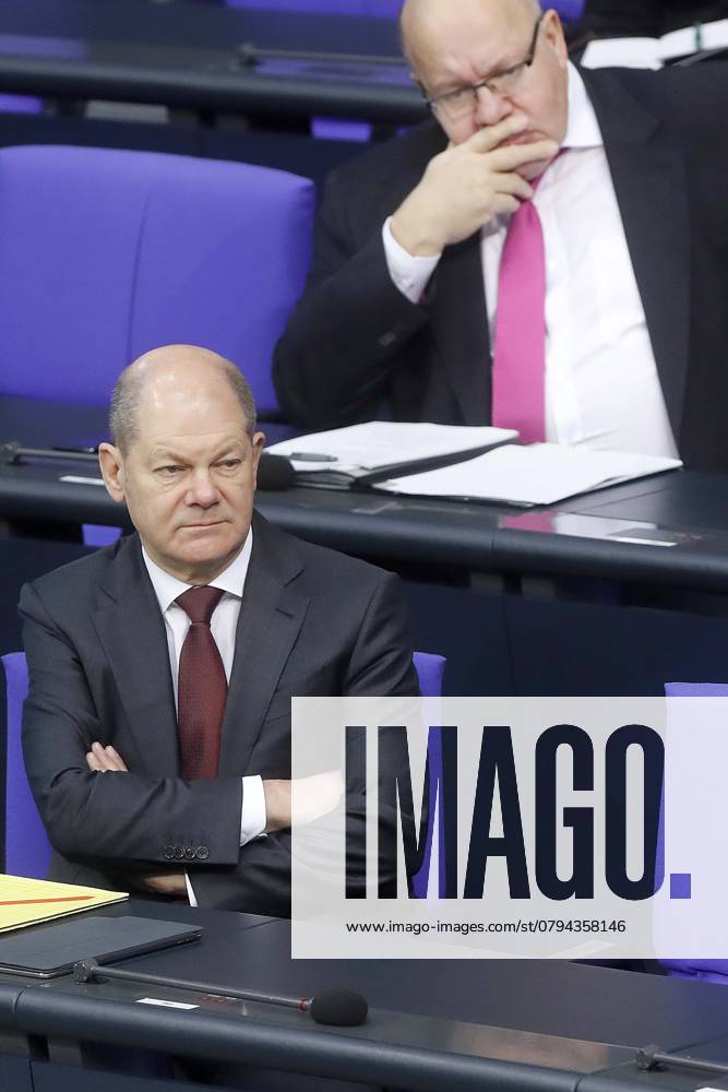 Bundesfinanzminister Olaf Scholz, SPD, Wirtschaftsminister Peter Altmaier, CDU, in der 197. Sitzung des Deutscher Bundestag, Haushaltberatungen, Mund-Nasen-Maske von TechniSat, Berlin Deutschland, Germany