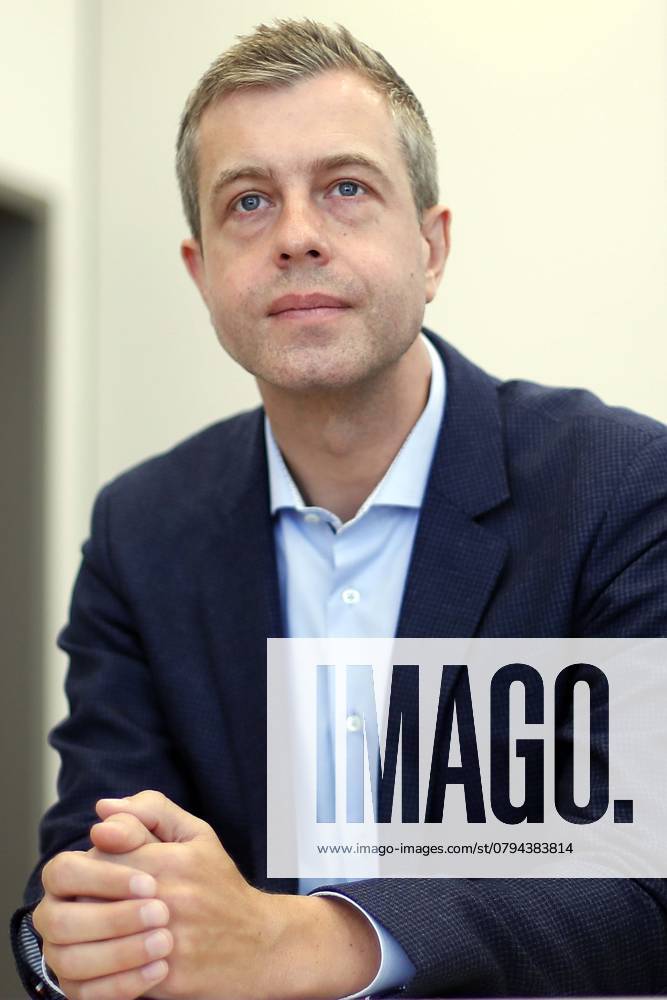 Stefan Evers, Berliner CDU-Generalsekretaer, zum Europa-Wahlkampf 2019, in Berlin, auf Wahlkampftour fuer Weber, Portraet, Berlin Deutschland, Germany