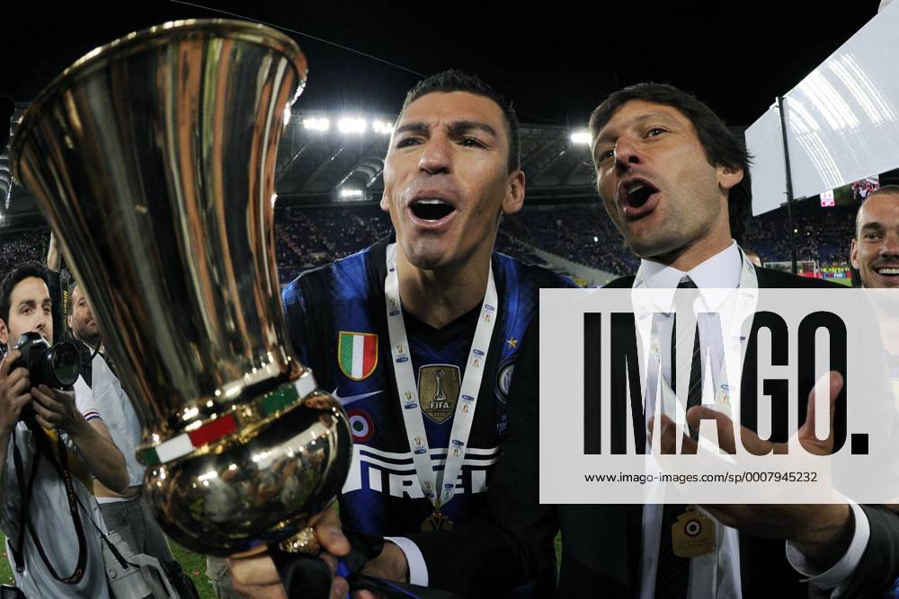 Finale der Coppa Italia 2011 in Rom - Sieger Inter Mailand jubelt - - Lucio und Leonardo