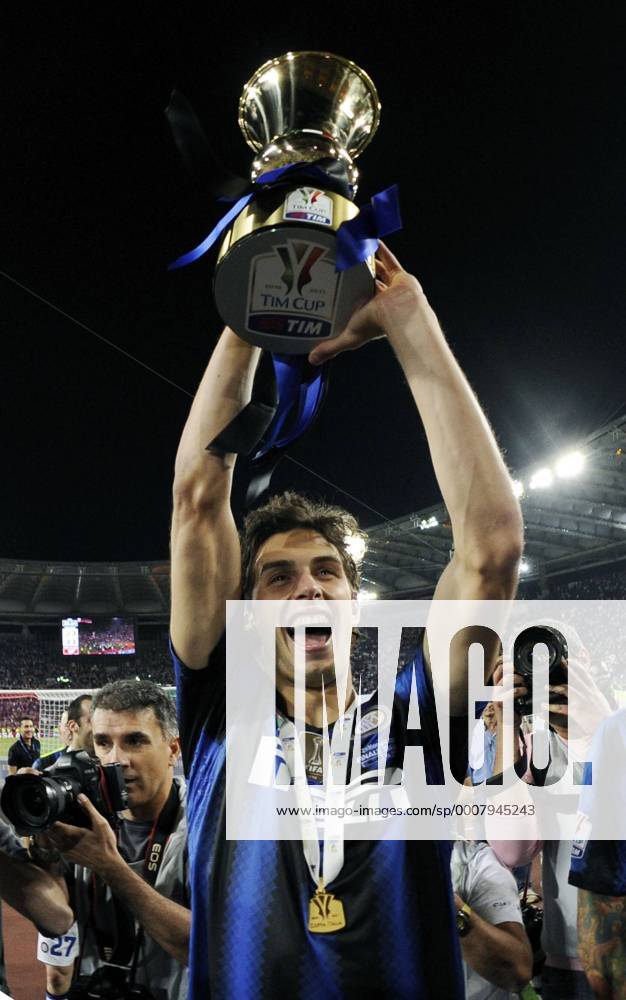 Finale der Coppa Italia 2011 in Rom - Sieger Inter Mailand jubelt - - Andrea Ranocchia
