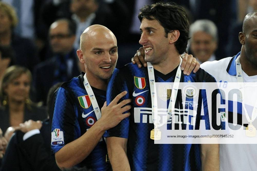 Finale der Coppa Italia 2011 in Rom - Sieger Inter Mailand jubelt - - Esteban Cambiasso und Diego Milito