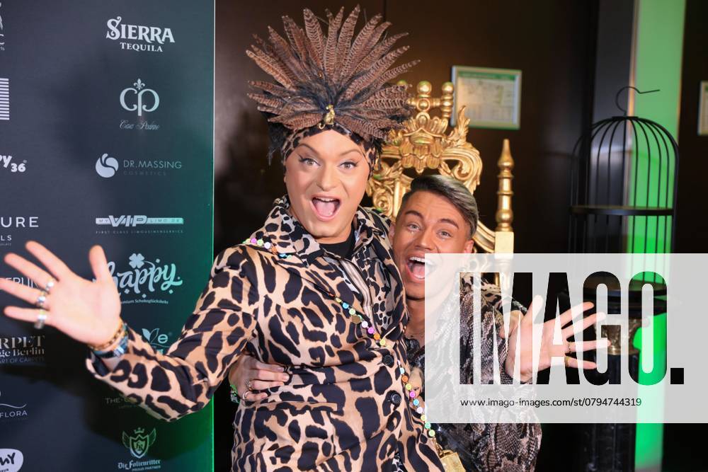 Ich bin ein Star – Holt mich hier raus! powered by Julian F.M. Stoeckel, Julian F. M. Stoeckel und Partner Marcell Damaschke auf dem Dschungel Carpet zum Public Viewing zum TV-Start der neuen Staffel, Hotel Pullmann Schweizer Hof, Berlin, Berlin