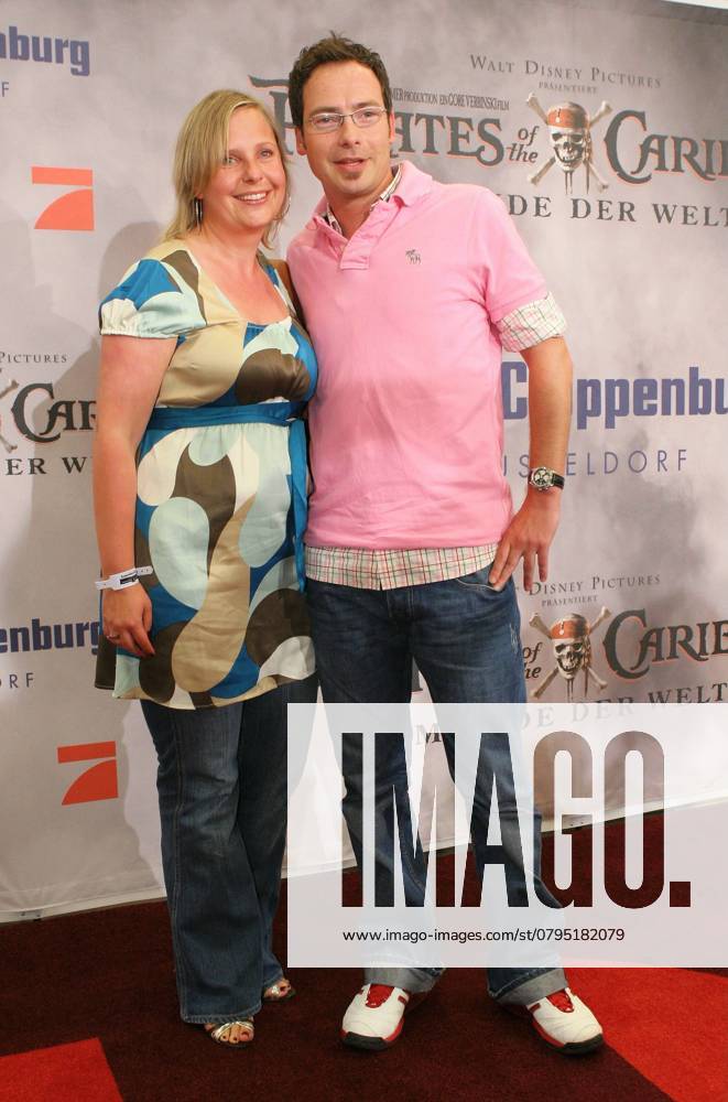 Matthias Opdenhoevel, Moderator, und Frau Alexandra Opdenhoevel beim Exklusiven Gala-Screening Pirates of the Caribbean bei Peek und Cloppenburg in Koeln am 23.05.07. Start des Kinofilms am 24. Mai 2007. Photos: Siewert Nordrhein-Westfalen Germany